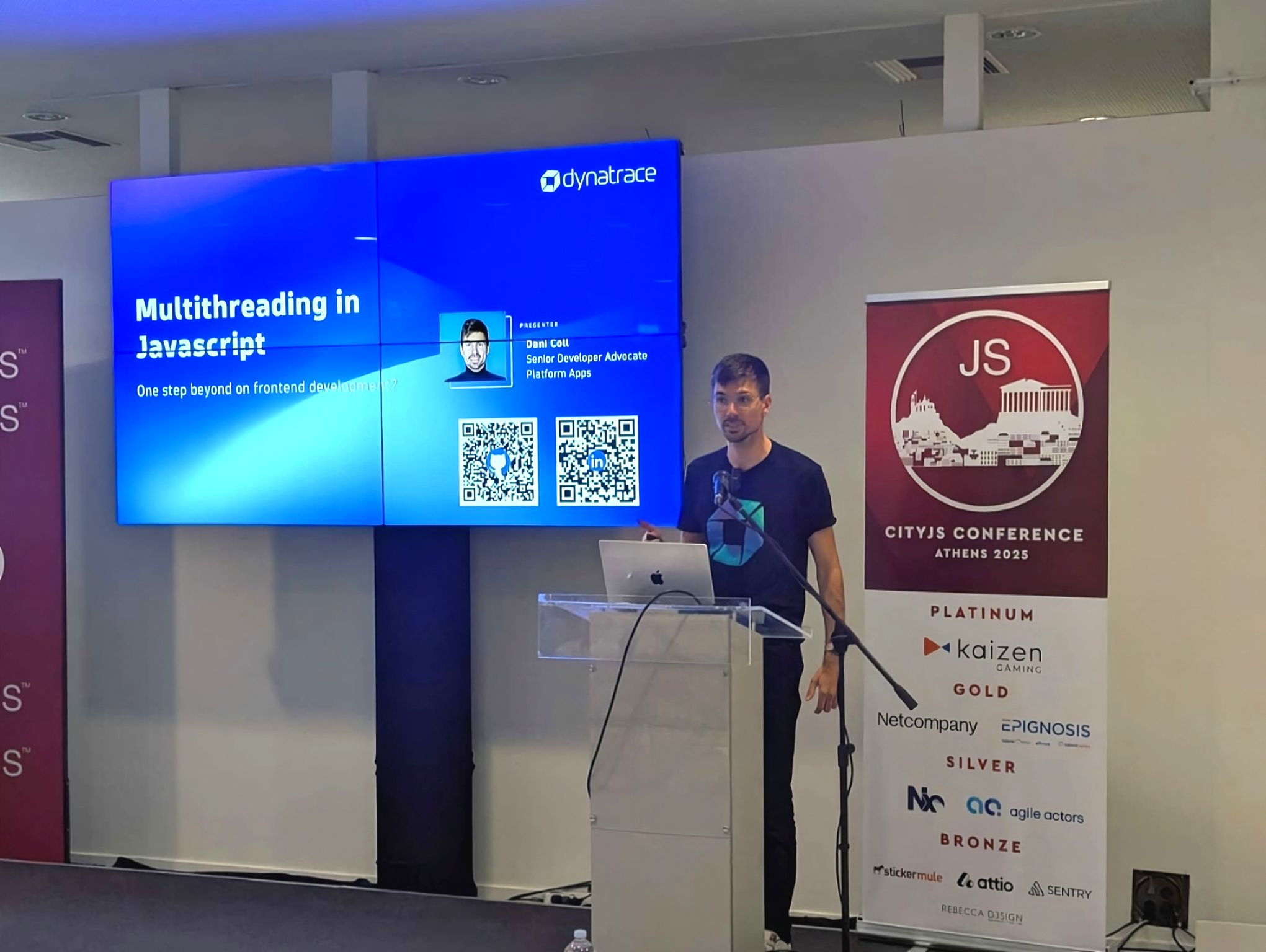Dani Coll presenting at CityJS